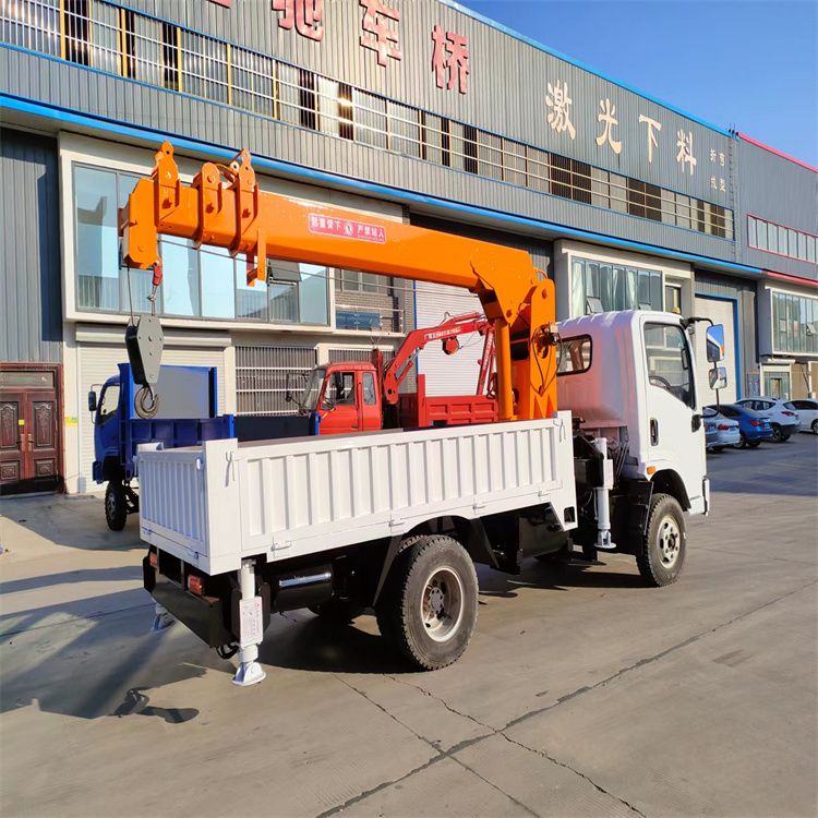 通辽市三轮随车吊定制 农用改装机自备吊中瑞长期出售